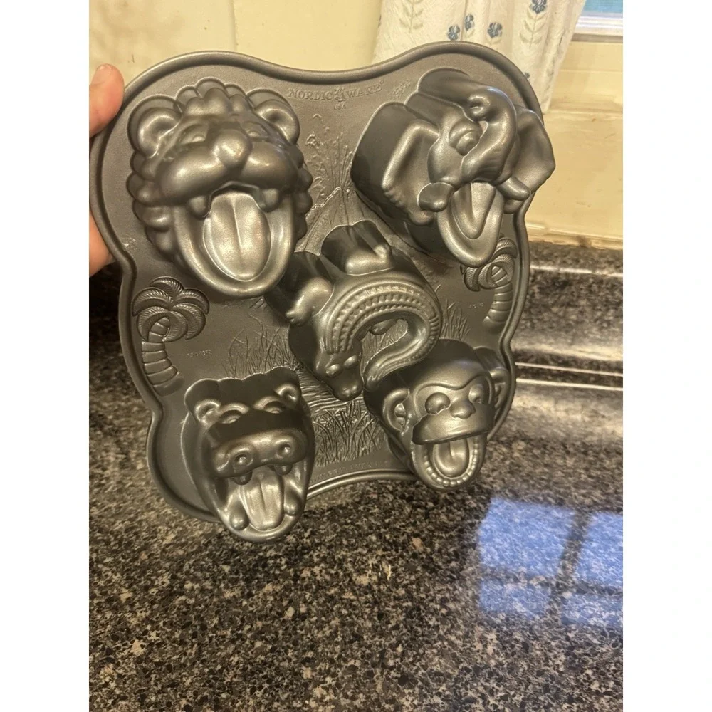 Nordic Ware Hungry Animals Cake Muffin Pan Hippo Monkey Alligator Elephant Lion